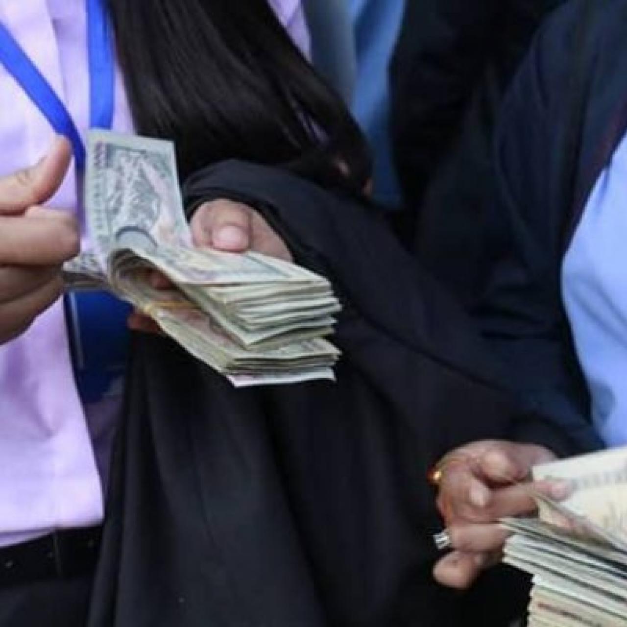 नेपाल प्रहरीका दुई जवान पचास हजार घुस रकमसहित पक्राउ