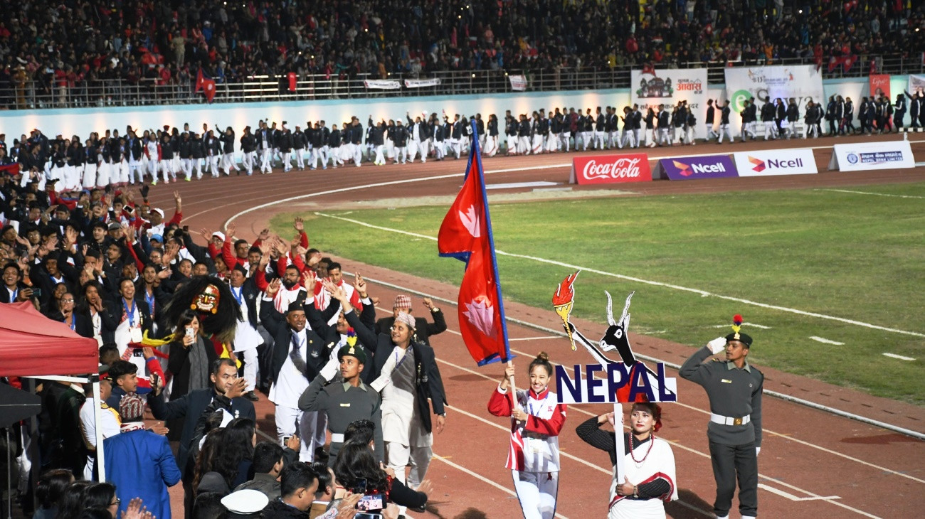 सागका पदक विजेतालाई नगर परिक्रमा गराइँदै