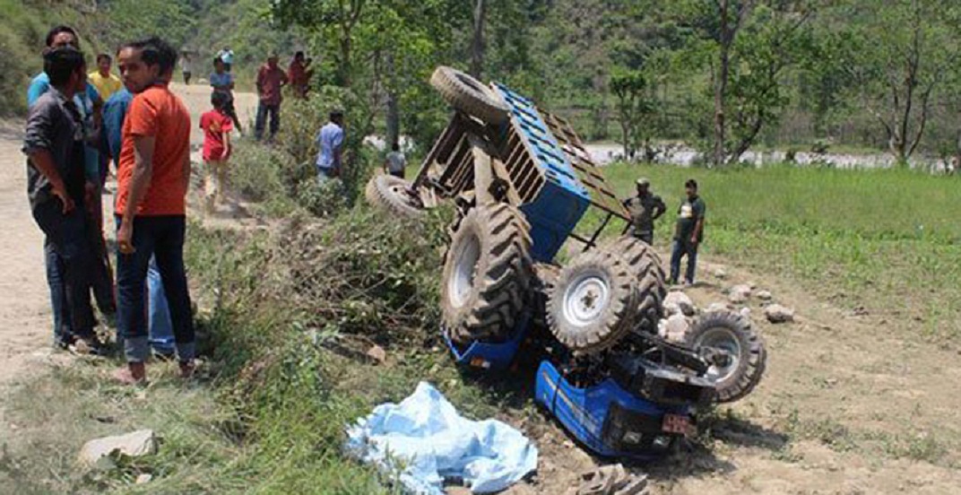 दोलखामा ट्याक्टर दुर्घटना, एक जनाको मृत्यु