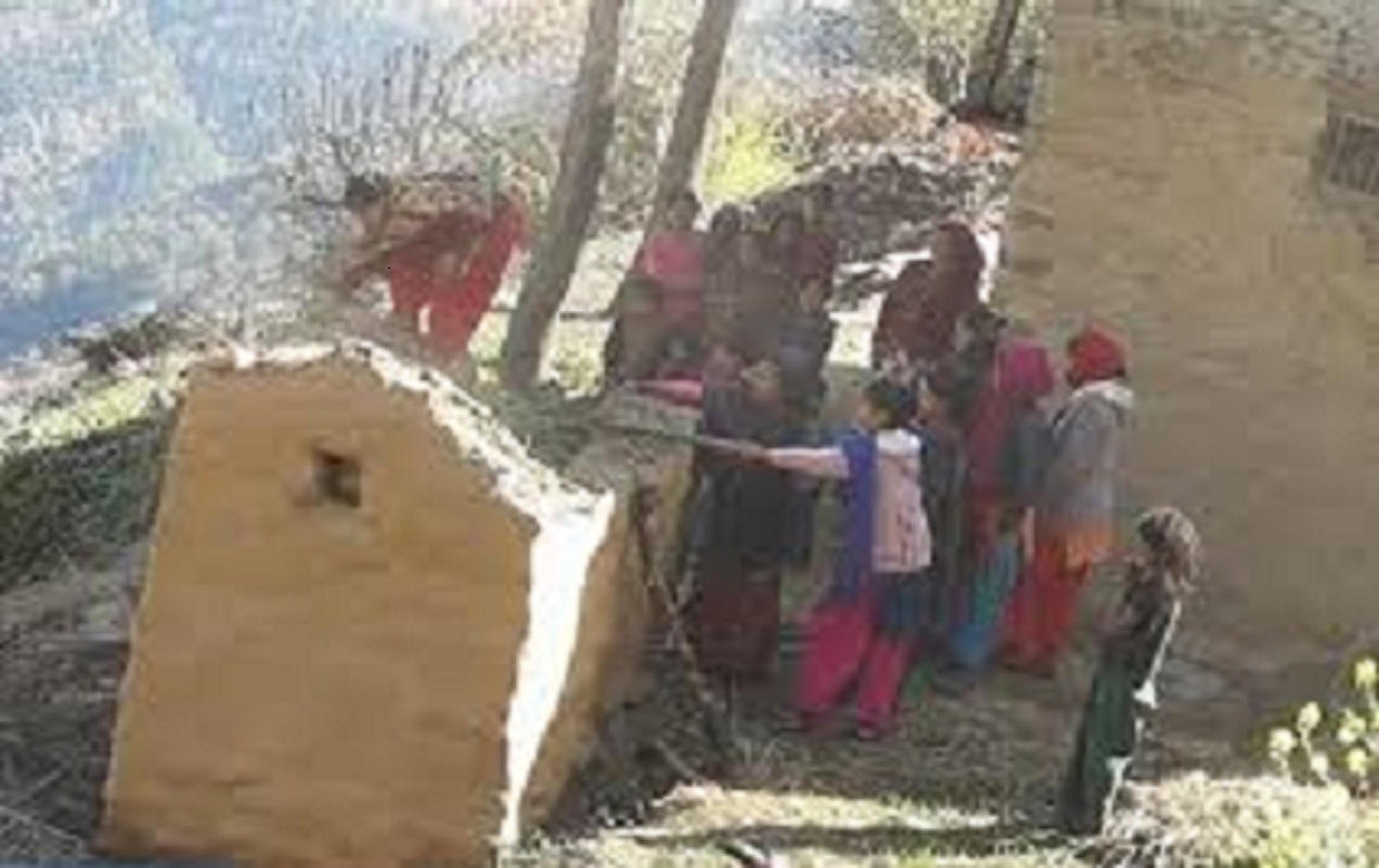 अछाममा १५ दिनमै भत्काइयो १५ सय छाउगोठ