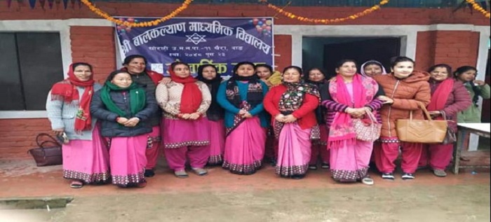 प्रअदेखि पियनसम्म सबै महिला:मै हाे हेडसर भन्दा दङ्ग पर्छन्