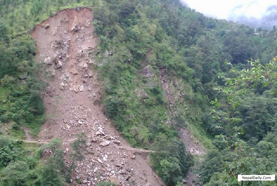म्याग्दीमा सडक खन्ने क्रममा पहिरो खस्दा डोजरसहित चालक बेपत्ता