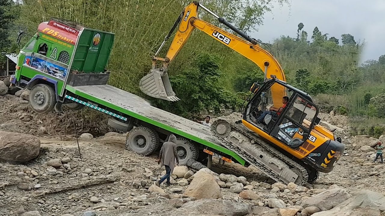 एक्स्काभेटर बोकेको टेलर पल्टिँदा सह–चालकको मृत्यु