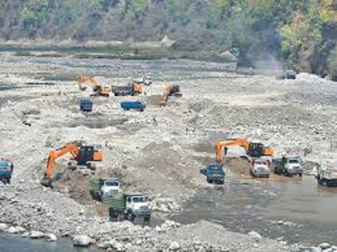 चितवनको नदी उत्खननमा  प्रयोग भएका २३ सवारी साधन प्रहरी नियन्त्रणमा