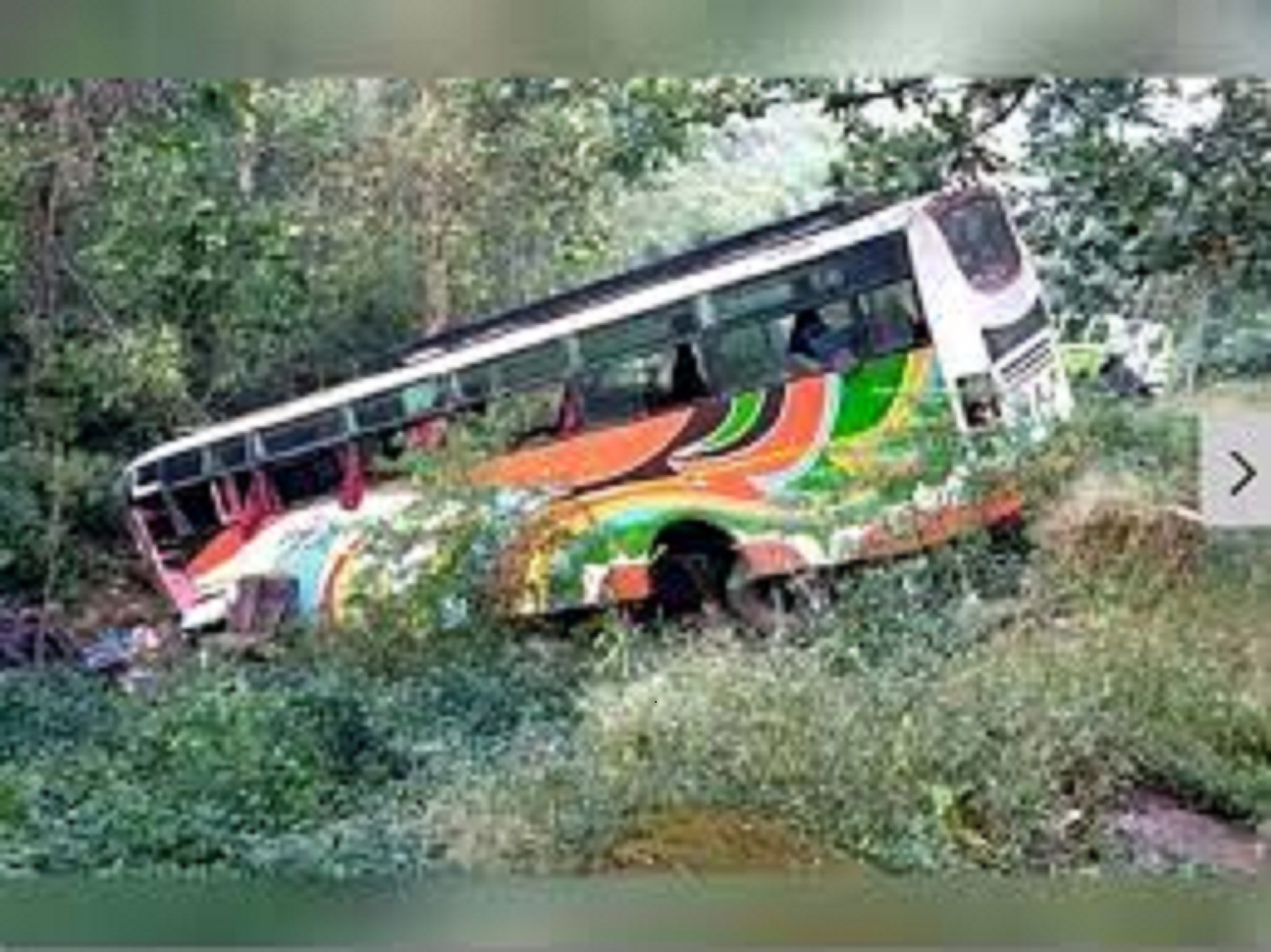 काभ्रेमा बस दुर्घटना, ४४ जना घाइते