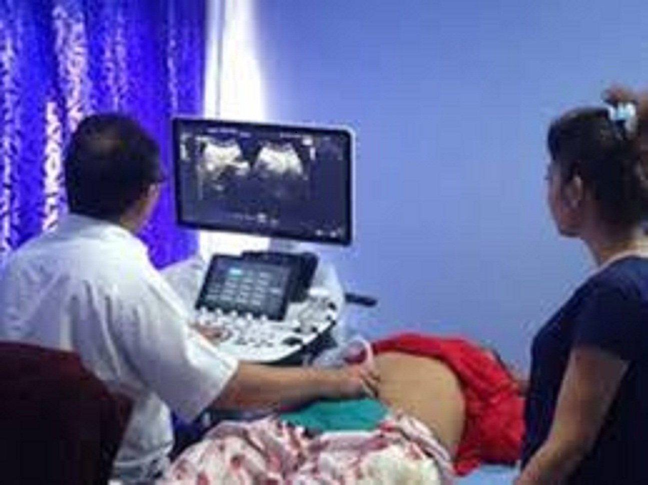 गर्भवती महिलाले गरिन जीवनमा पहिलोपटक भिडियो एक्स–रे