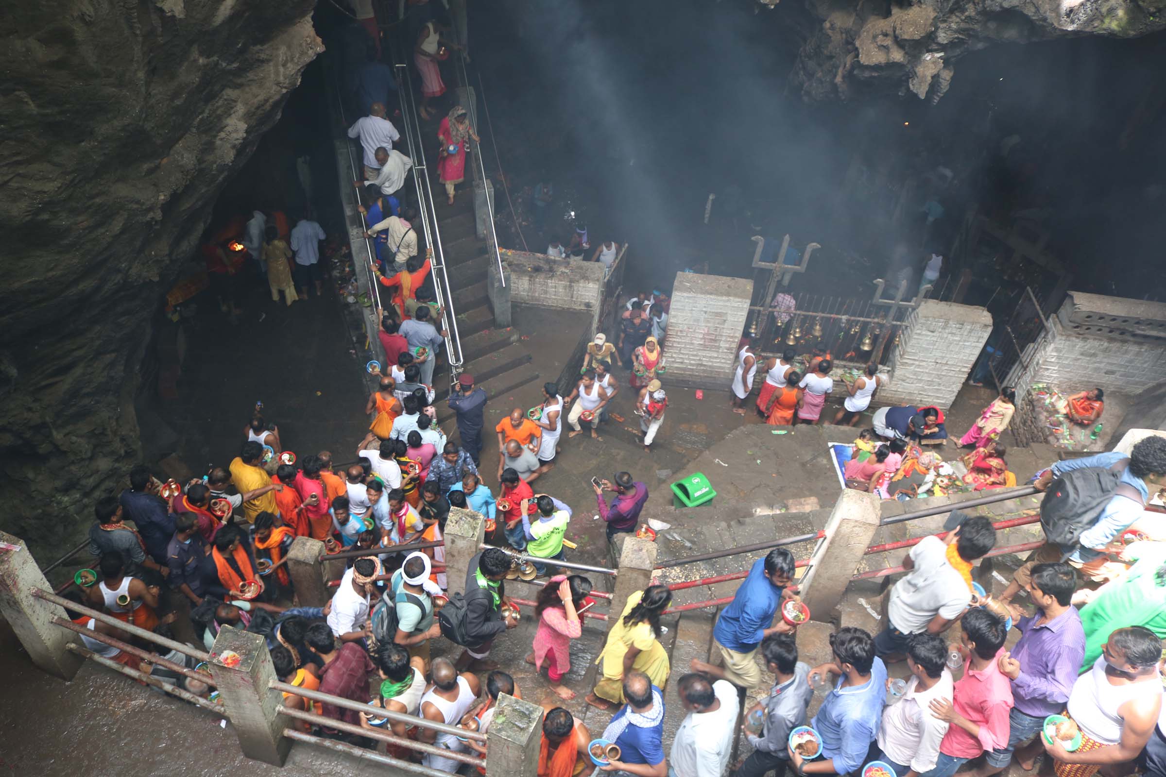 हलेसी मन्दिरको पूजाआजा अनिश्चितकालका लागि बन्द