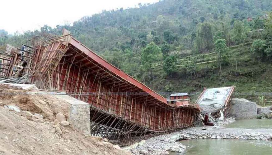 चार वर्ष बत्दा पनि सरकारले पुल बनाउन सकेन
