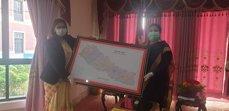 नयाँ नक्सा राष्ट्रपति, प्रधानमन्त्रीदेखि विभिन्न नेतालाई दिइयो, हेर्नुस् तस्विर समाचार