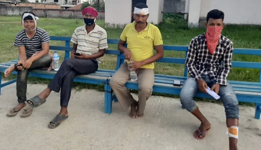 राहत वितरण गर्ने विषयमा विवाद, नेकपा र कांग्रेसका कार्यकर्ताबीच कुटाकुट