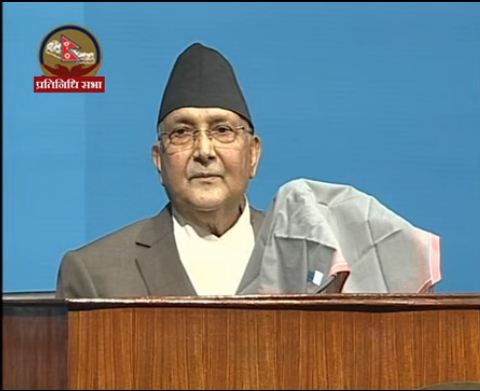 प्रधानमन्त्रीलाई उभिएर बोल्न गाह्राे भयो, संसदमा बसेर सुरु गरे सम्बोधन