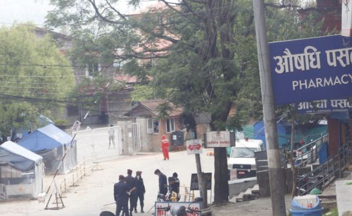 मृतक महिलाको उपचारमा संलग्न दश जनालाई क्वारेन्टाइनमा पठाइँदैः आफन्तको स्वाब संकलन, बस्ती सिल