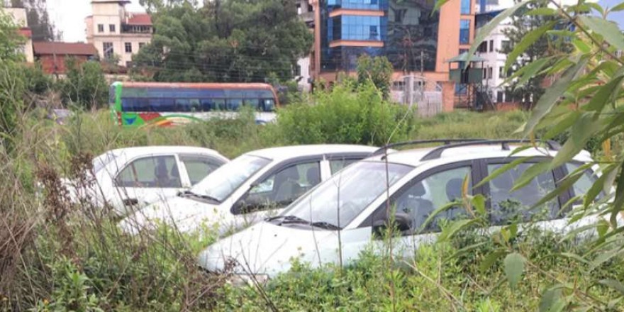 सरकारी विलासिता बढ्दाे: गाडी र इन्धनमा पाँच वर्षमा ४६ अर्ब खर्च