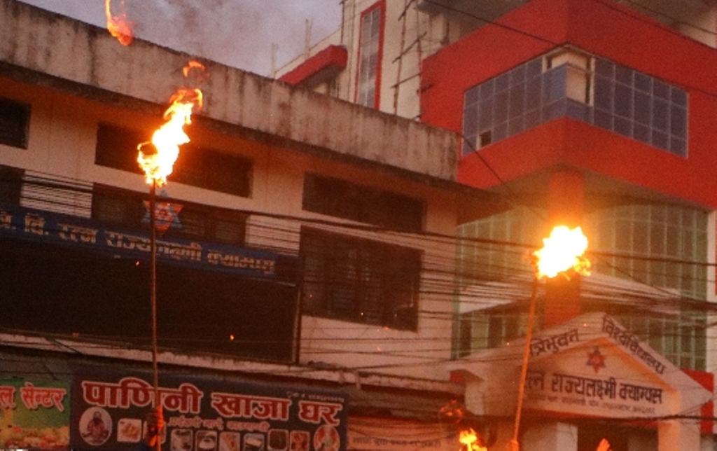 मूल्यवृद्धिको विरोधमा प्रधानमन्त्री देउवाको पुत्ला दहल