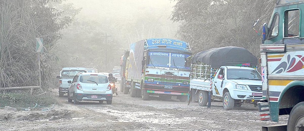 बुटवल–नारायणगढ सडकखण्डको दूरावस्थाले ५० प्रतिशत व्यापार घट्यो