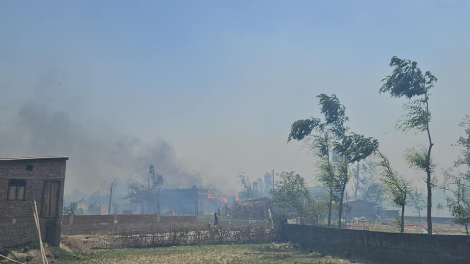 महोत्तरीको मटिहानीमा भीषण आगलागी, सय बढी घर जले
