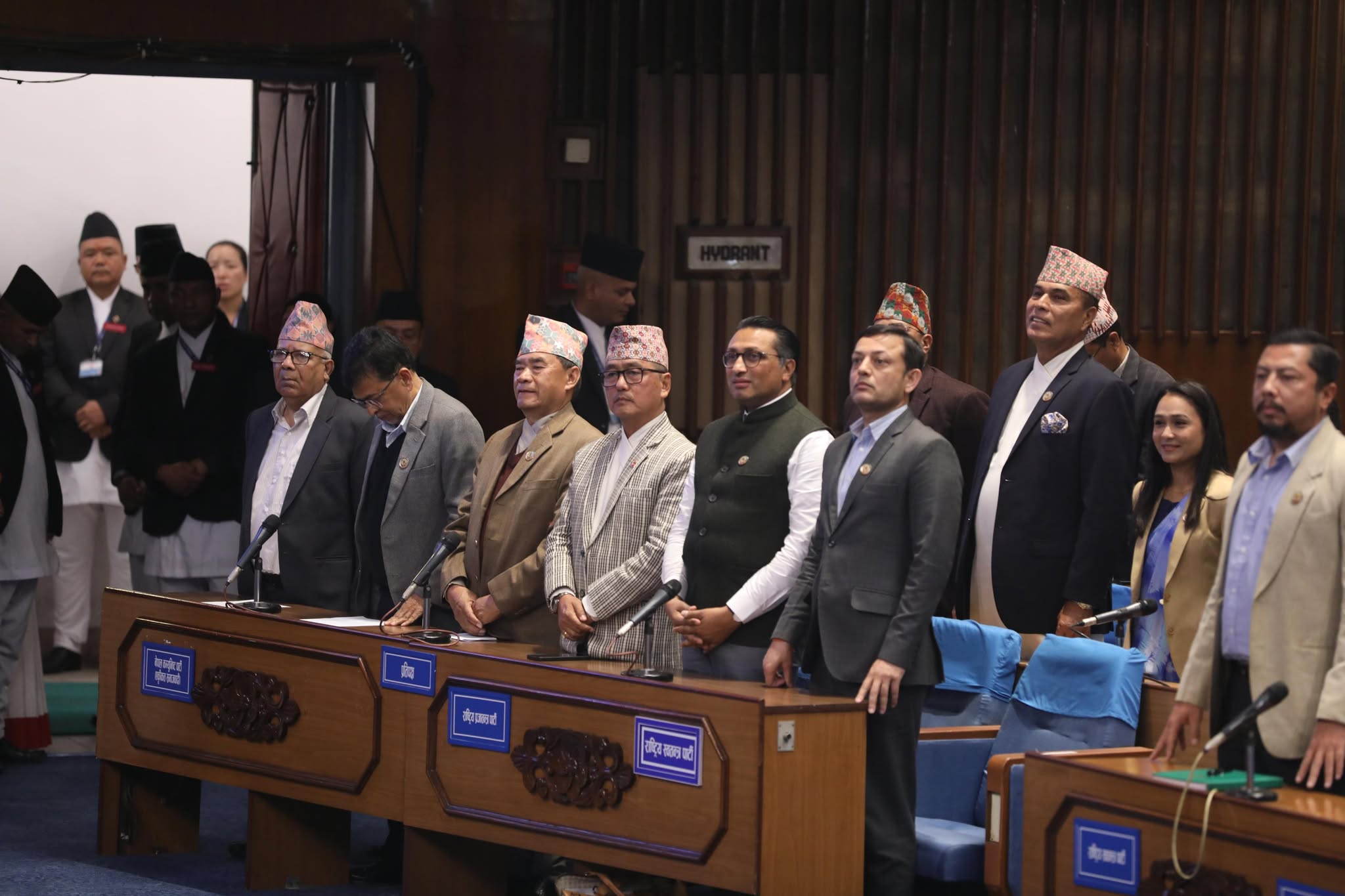 संसद् प्रवेश गर्‍यो कुलमान विवाद