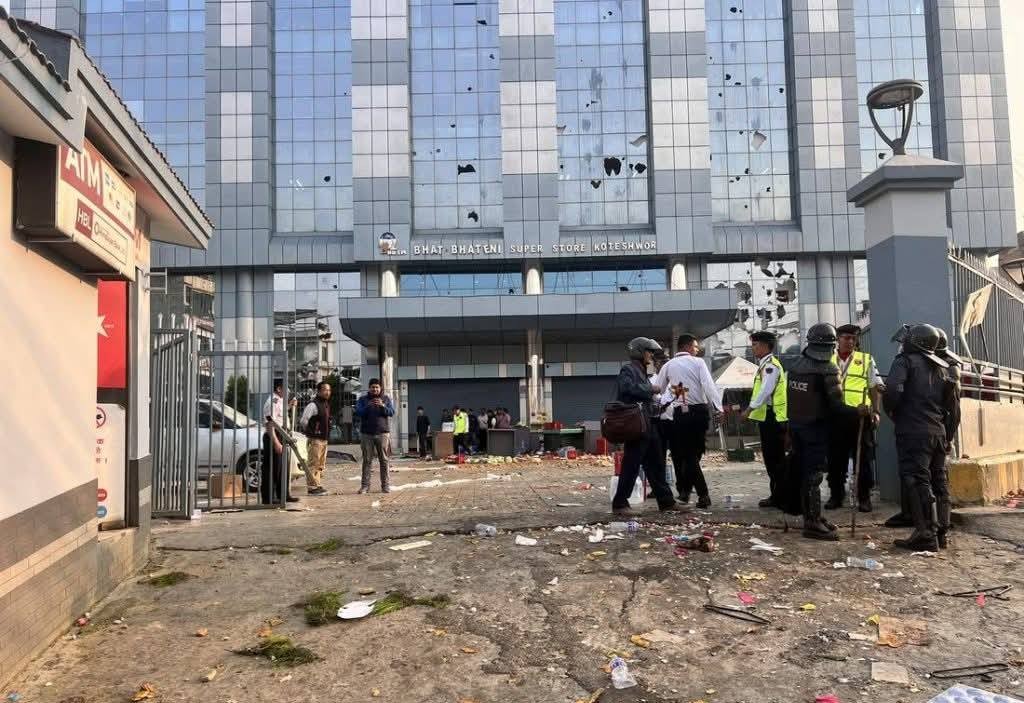 कोटेश्वरको भाटभटेनीमा लुटपाट गर्ने ७ जना पक्राउ