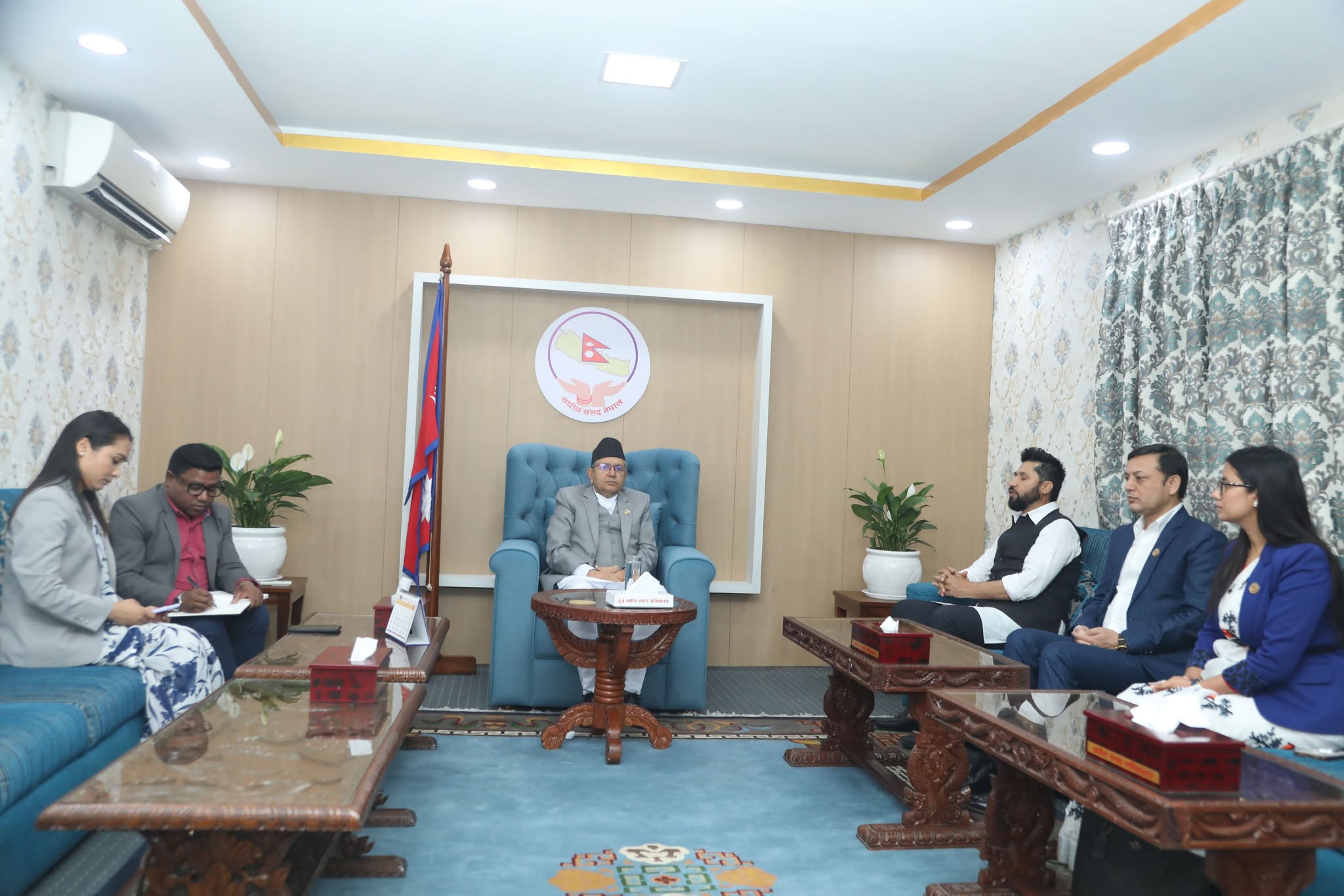 रास्वपा सभापतिको रणनीति : दलमा फर्किएपछि दलदलबाट निस्किन दौडधुप