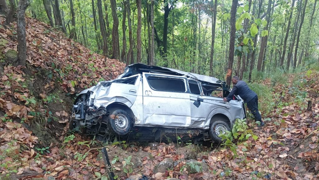 मकवानपुरगढीमा गाडी दुर्घटना, २ जनाको मृत्यु, १४ जना घाइते