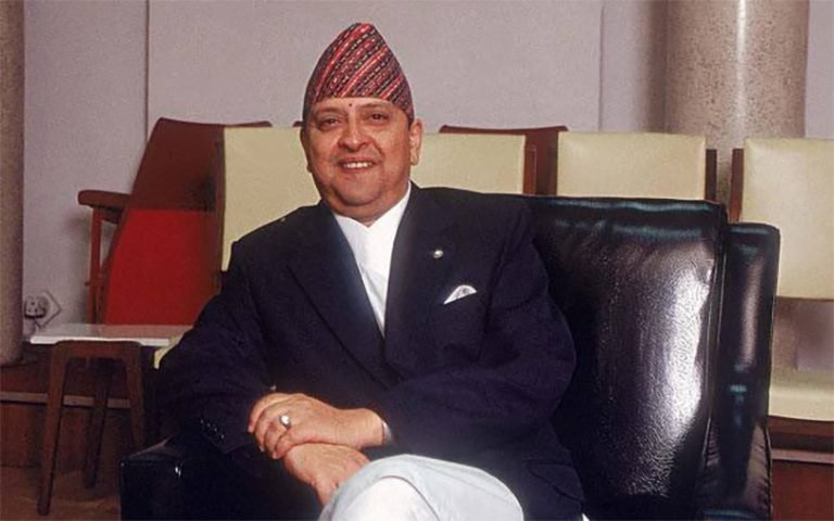 ठूलो आन्दोलनका माझ बंगलादेशकी प्रधानमन्त्री भागिन् तर देशमै किन अडिएका थिए गद्दीच्युत राजा ज्ञानेन्द्र शाह?