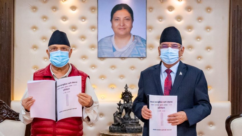 ओली-प्रचण्डबीच भेटवार्ता हुँदै, कार्यदलको प्रतिवेदनबारे छलफल हुने