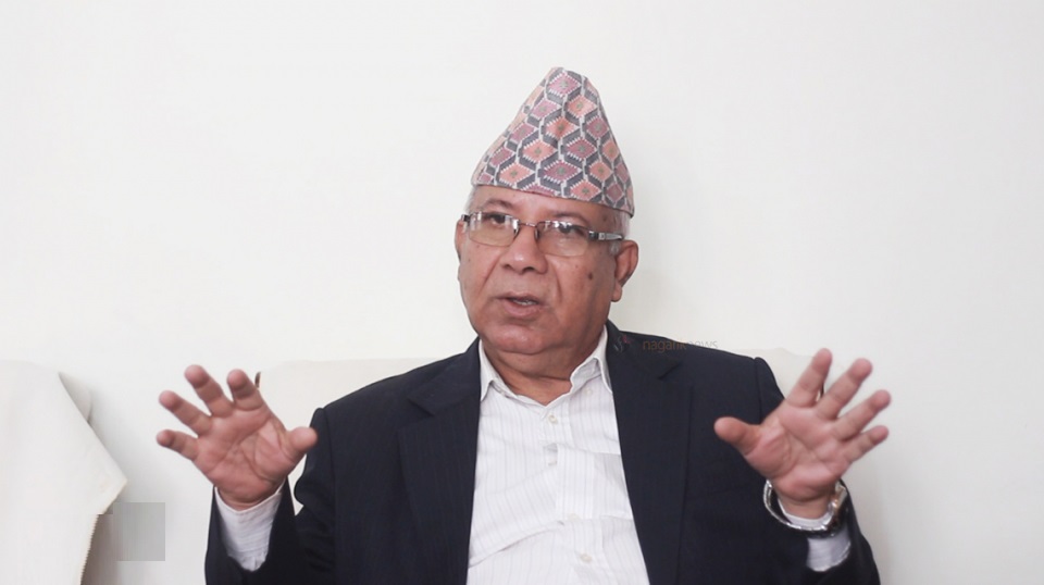 नेपाल पक्षका सांसदले बुझाए ओलीलाई स्पष्टीकरण