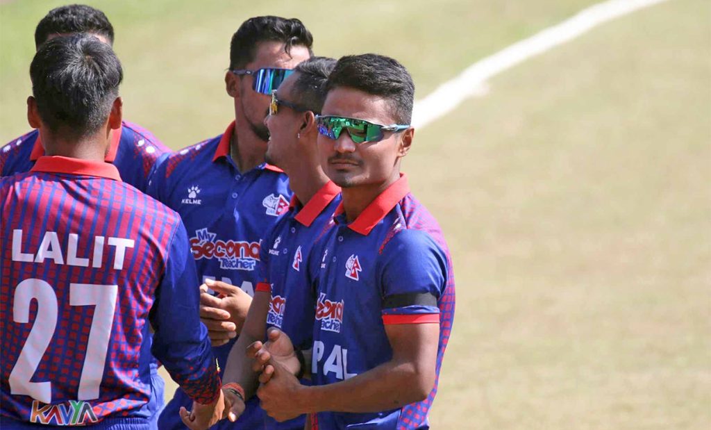 जाजरकोट भूकम्पको क्षतिको शोकमा कालोपट्टी बाँधेर खेल्दै नेपाली क्रिकेटर