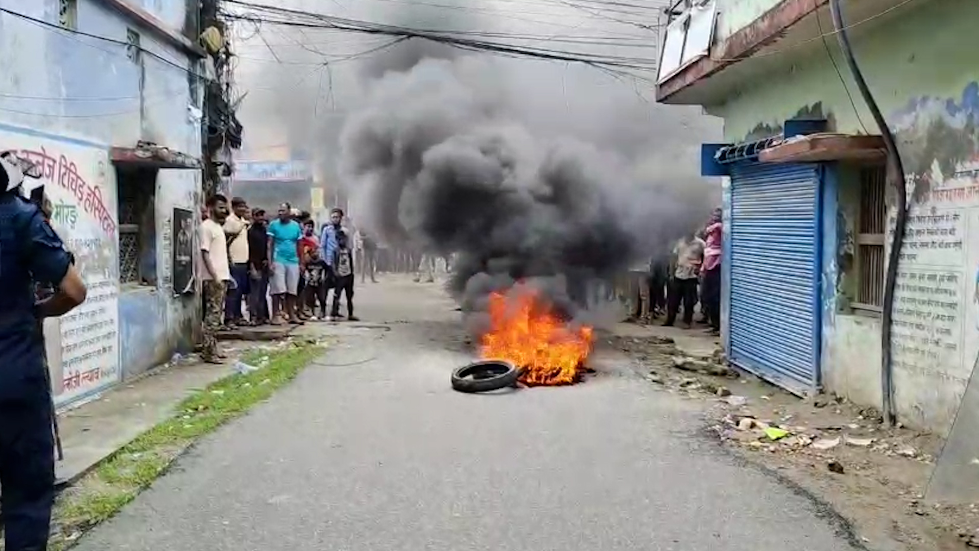 प्रहरीको गोलीबाट युवकको मृत्यु भएको भन्दै राजविराजमा दिनभर प्रदर्शन