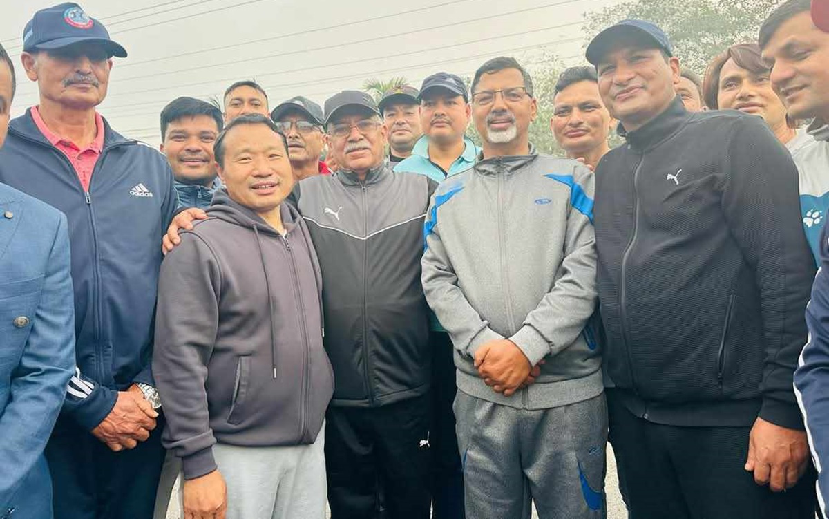 वर्षमान र जनार्दनको काँधमा प्रचण्डको हात, सुरु भयो माओवादीको अभियान