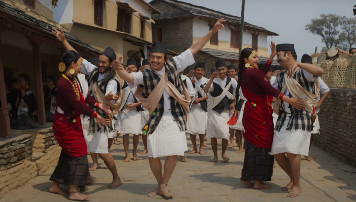 'पुजार सार्की' को कौडा गीतमा आर्यन, प्रदीप र पलले मर्काए कम्मर (भिडियो)