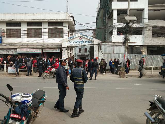 आरआर क्याम्पसमा ओली र प्रचण्ड-नेपाल पक्षका विद्यार्थीबिच विवाद,  बाक्लो सङ्ख्यामा प्रहरी परिचालन