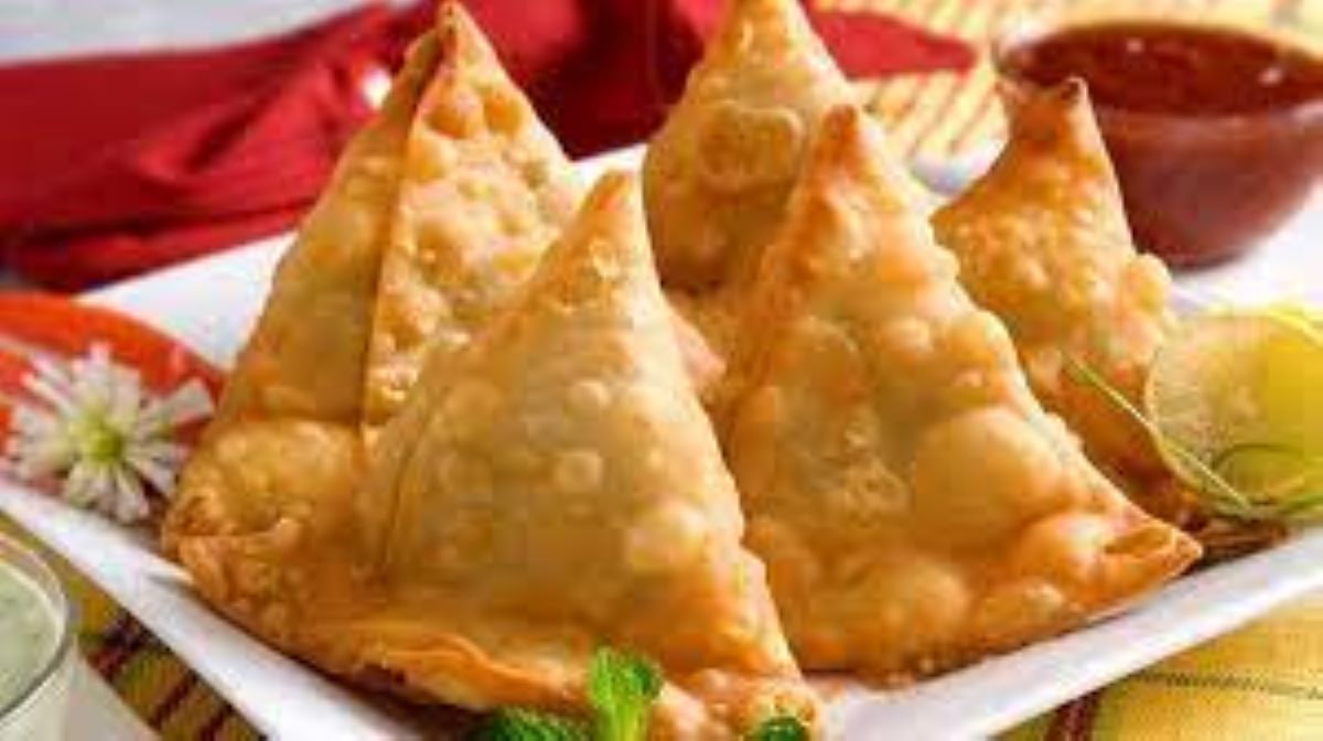 समोसामा कीरा भेटिएपछि २० हजार जरिवाना