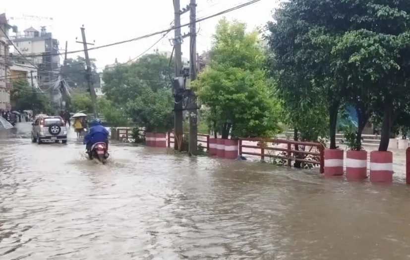 उपत्यकाका विभिन्न खोला तथा नदीमा जलसतहले सतर्कता तह पार गर्‍यो