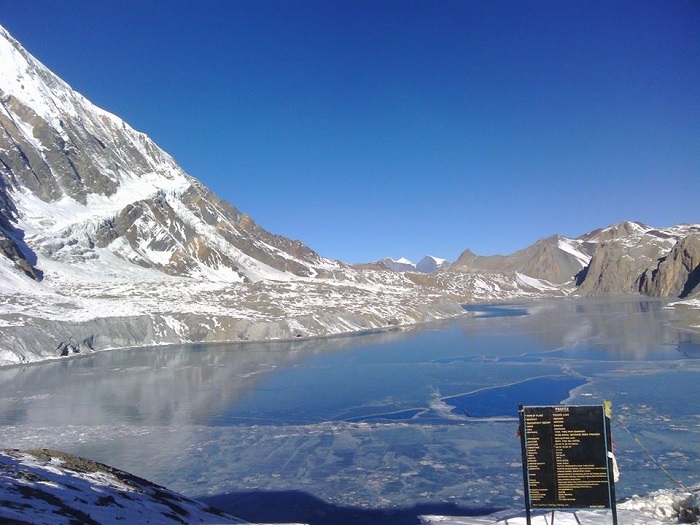 पर्यटक लोभ्याउँदै मनाङका सुन्दर हिमताल