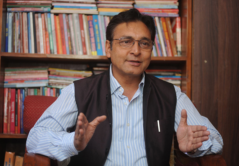 प्रधानमन्त्री ओलीले राजीनामा दिन हुँदैन : नेता रायमाझी