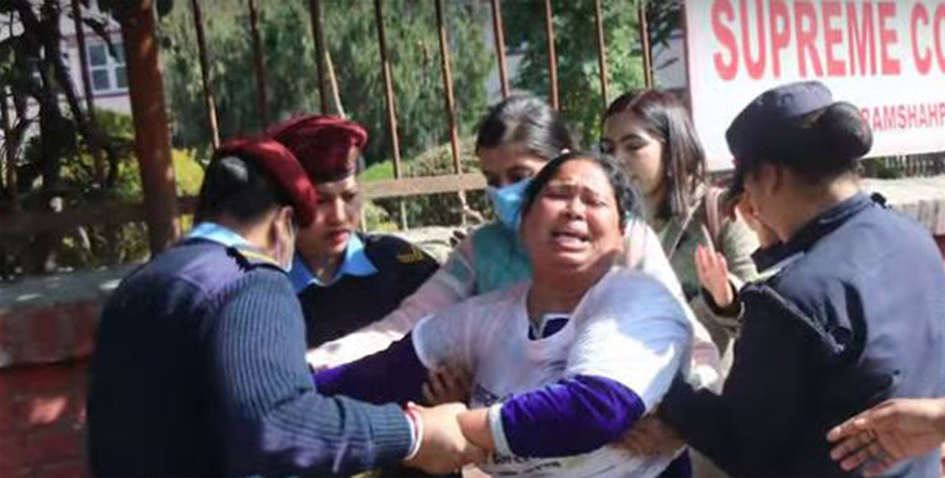 न्यायाधीशपत्नीले सर्वोच्च बाहिर गरिन् आत्मदाहको प्रयास