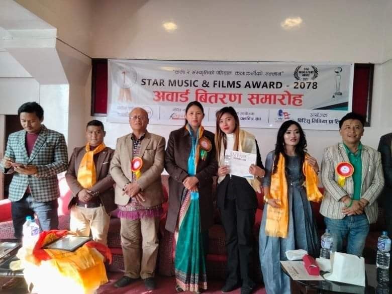 सुक्मित तामाङलाई सर्वोत्कृष्ट मोडलको अवार्ड