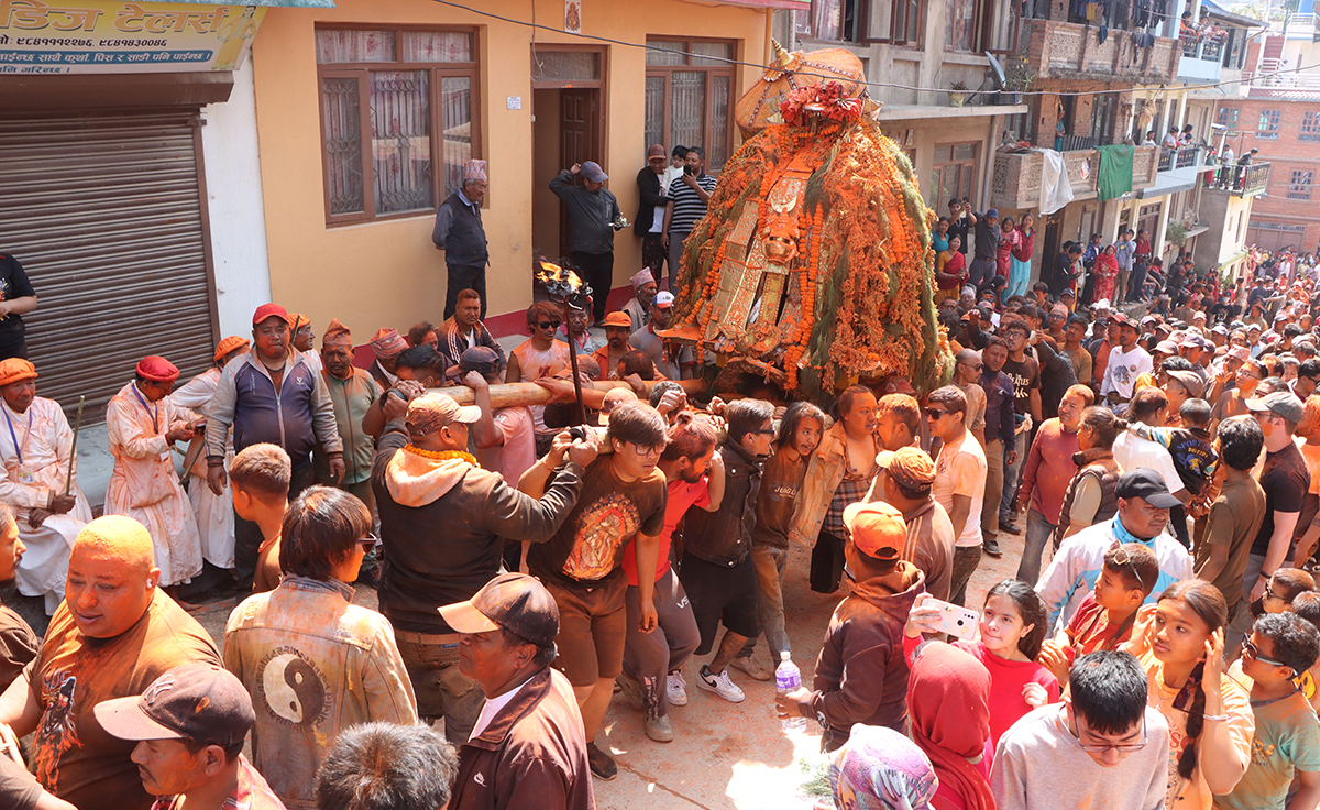 भक्तपुरमा सिन्दुर जात्राको रौनक (तस्बिरहरू)