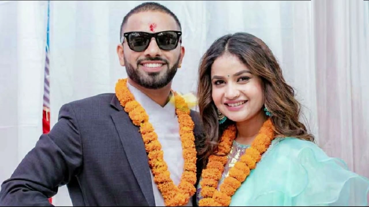 खुट्टा ढोगेको विवादपछि एलिनाले भनिन्– रानीले पनि राजाको खुट्टा ढोग्छन्
