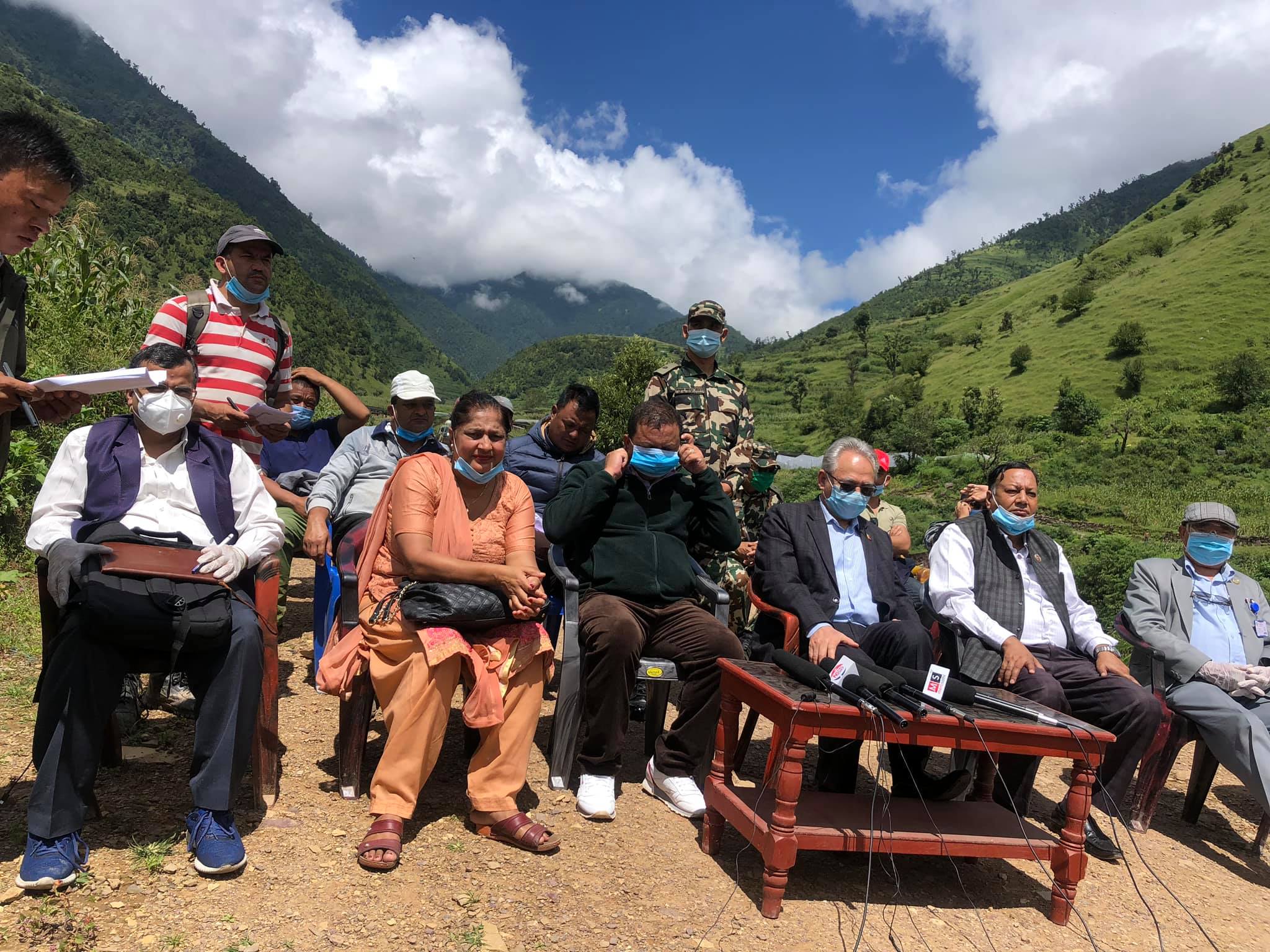 जनताको दुःखमा सरकार साथमा छ : गृहमन्त्री थापा