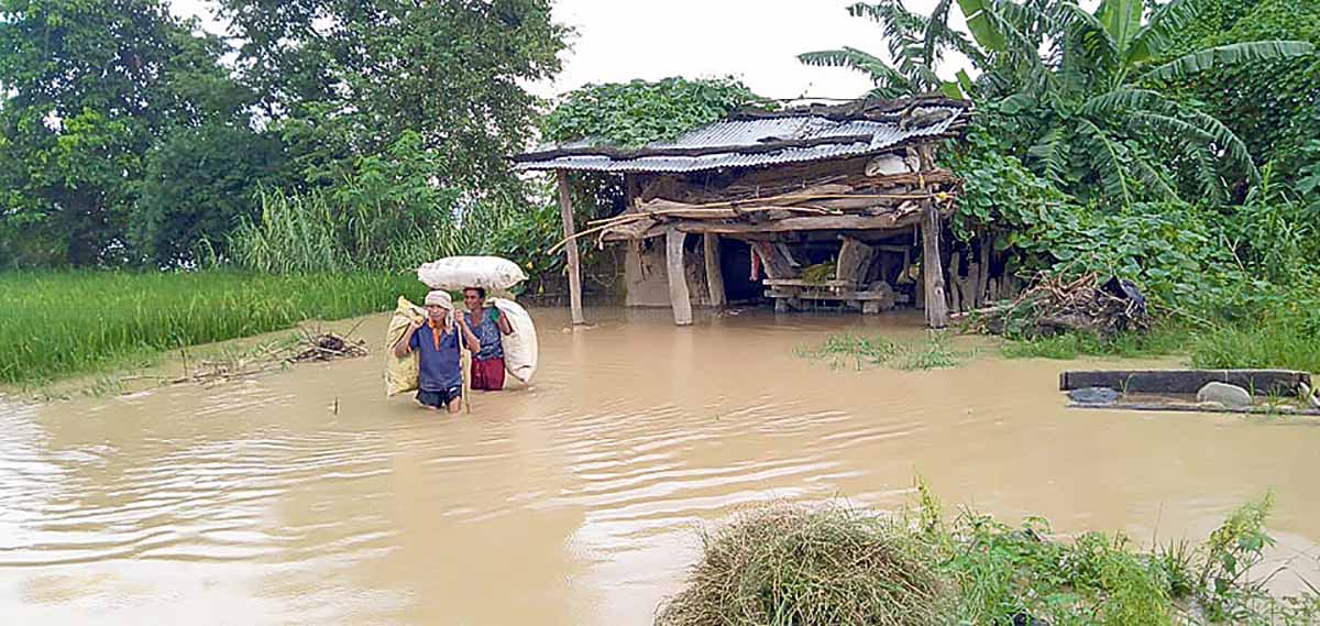 बाढीले बगाउँदा कैलालीमा एकजनाको मृत्यु, ३ हजार घर डुबानमा