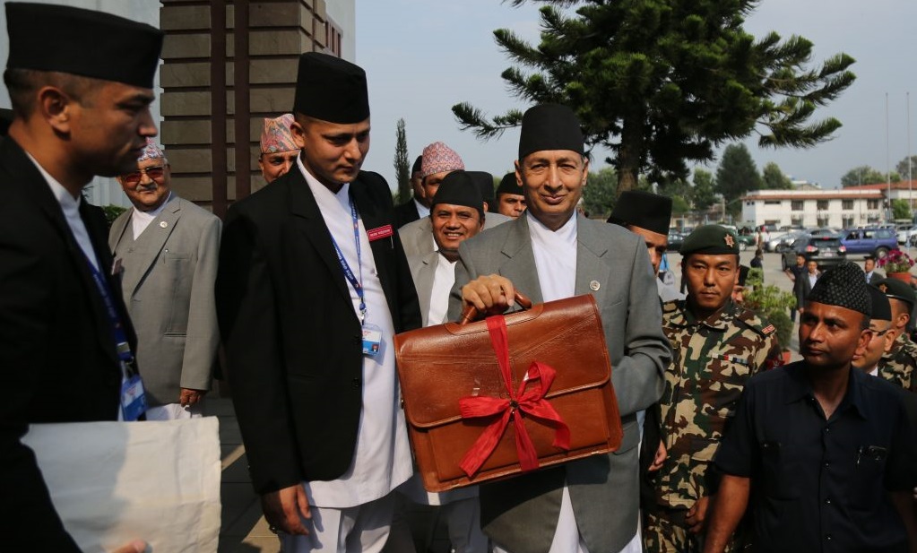 बजेट भाषण आज, व्यवसायलाई कर छुट, कर्मचारीको भत्ता कटौती हुने
