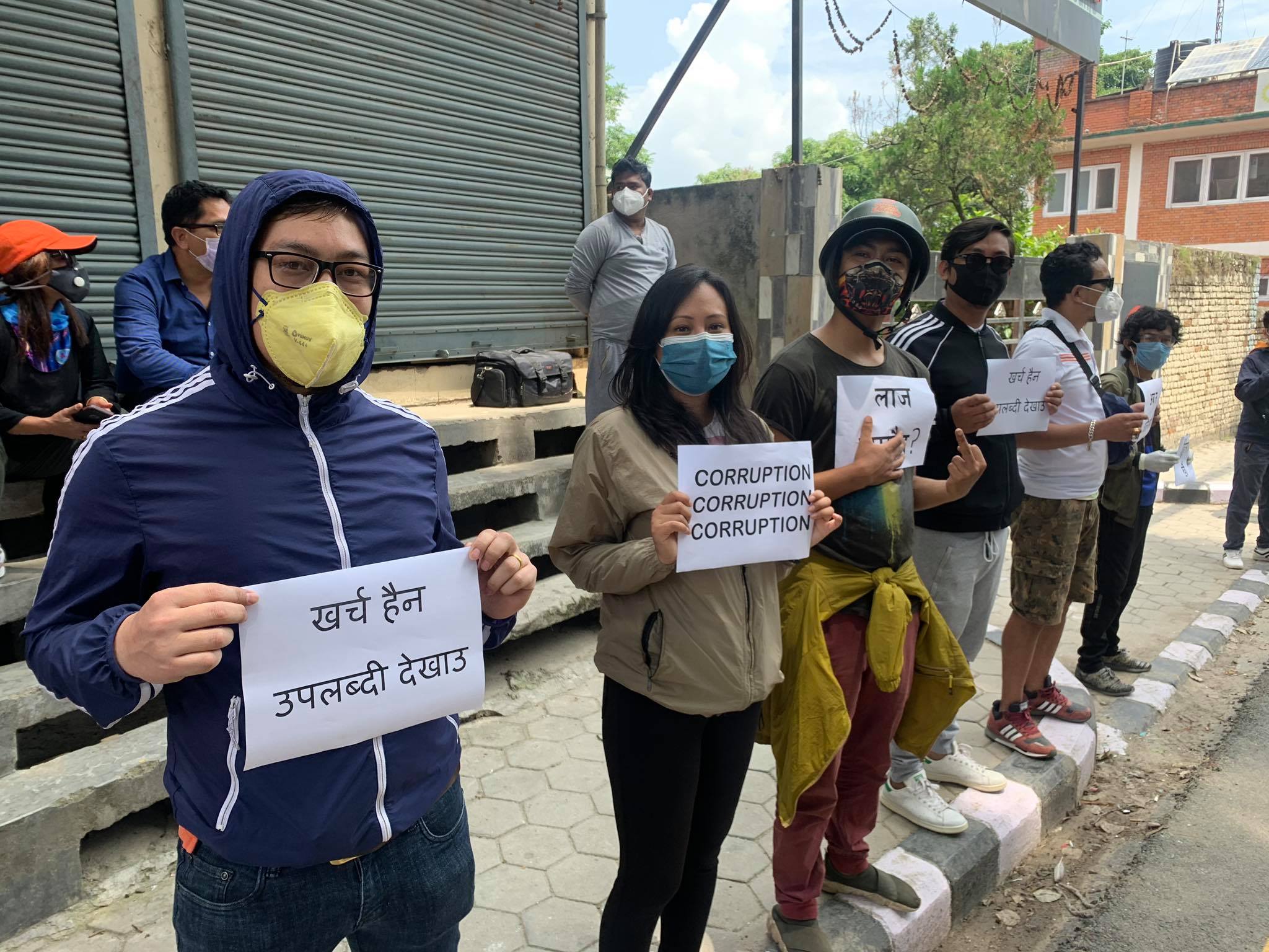 सरकारविरुद्ध सडकमा उत्रिए जनता, आज मात्र देशका २५ ठाउँमा हुँदैछन् प्रदर्शन (हेर्नुस् ठाउँकाे सूची)