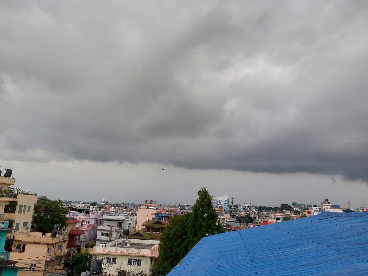 वर्षा गराउने प्रणाली उत्तरपूर्व सर्दैछ, हावाहुरी, चट्याङ र असिनाको जोखिम