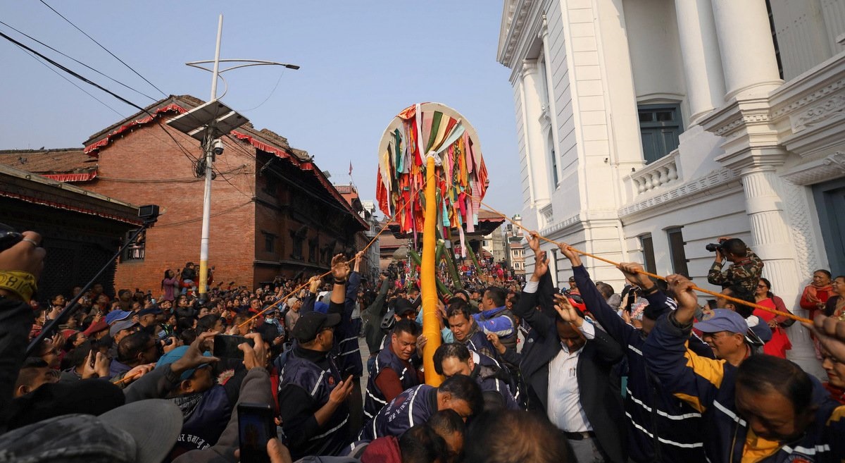 वसन्तपुरमा ठड्याइयो चीर, सुरु भयो होली