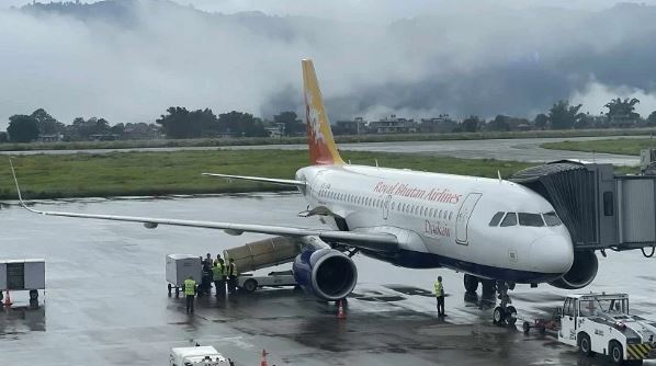 रोयल भुटान एयरलाइन्सले भर्यो पोखरा विमानस्थलमा चार्टर उडान
