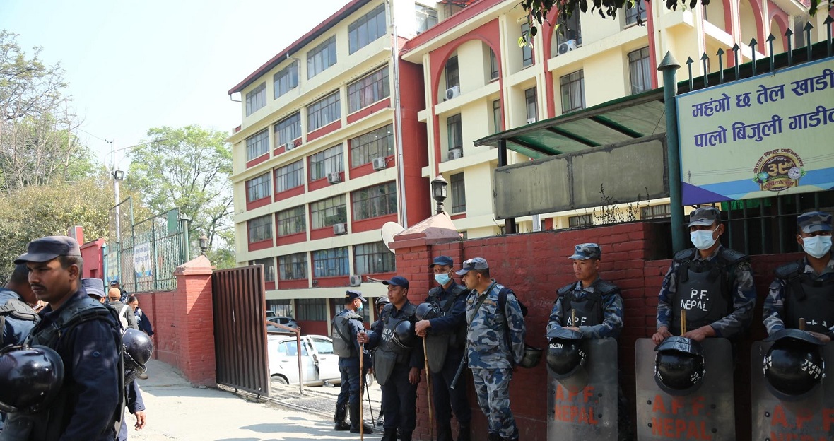 कुलमान पदमुक्त भएपछि विद्युत प्राधिकरण बाहिर सुरक्षा सतर्कता बढाइयो