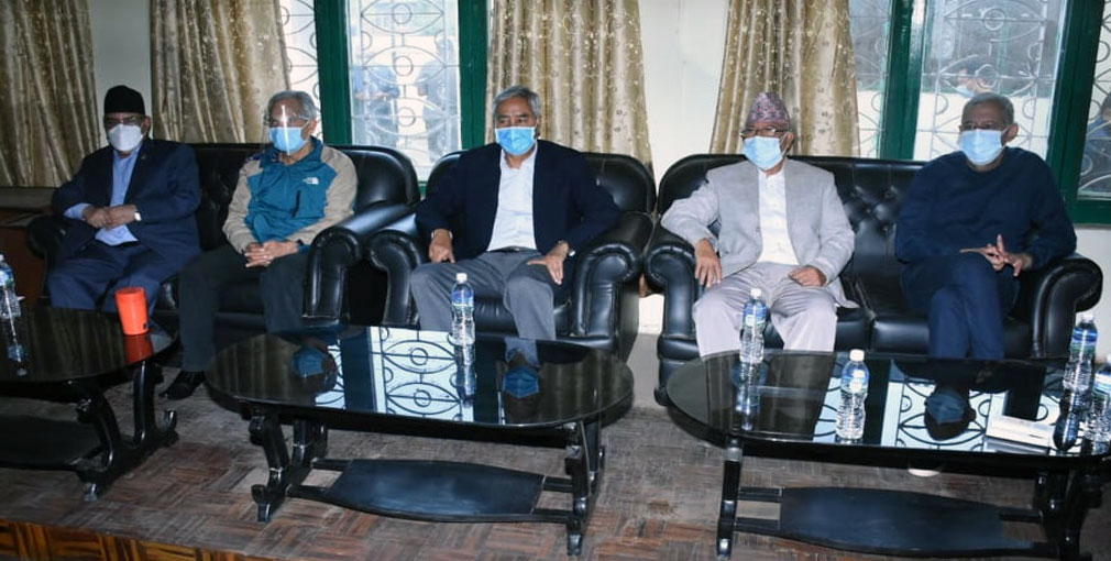 भोलि नै एमालेसहितको सरकार बनाउन देउवालाई माधव नेपालको सुझाव