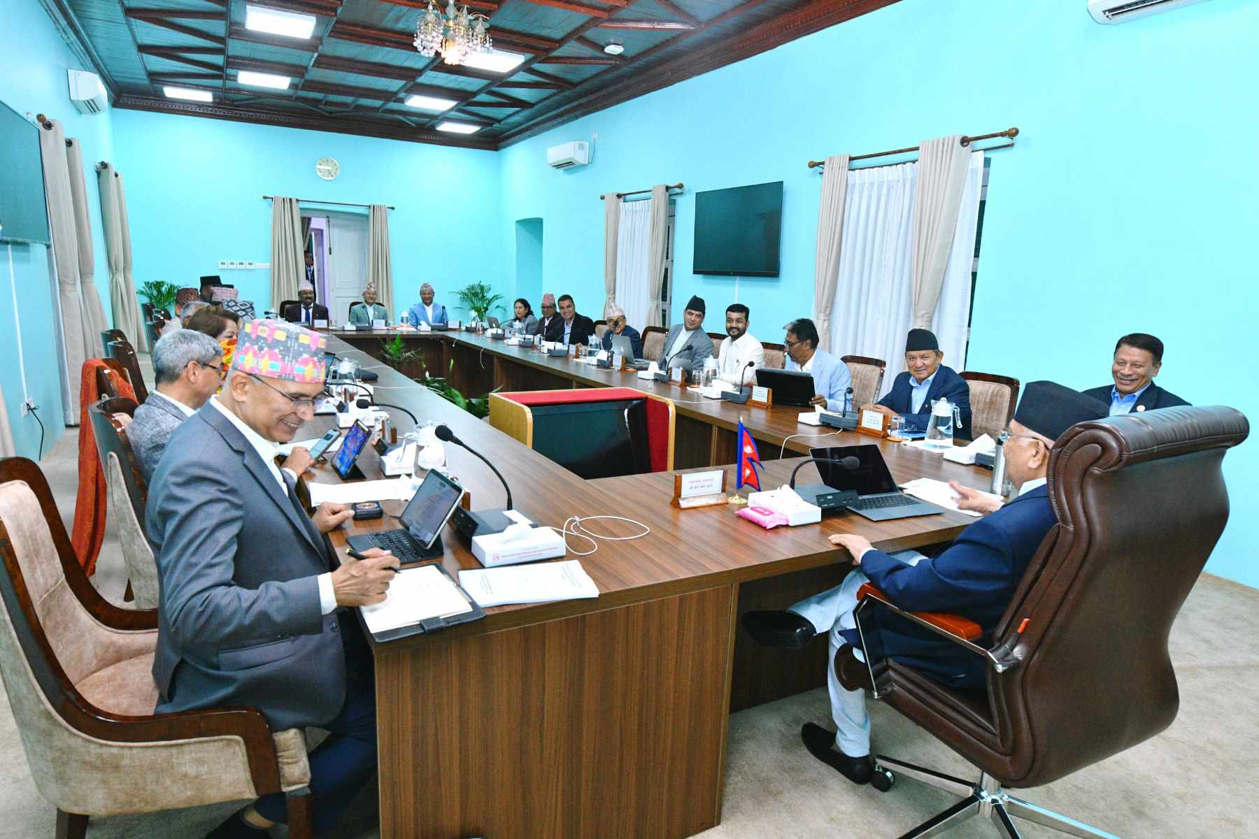 प्रधानमन्त्रीले बोलाए मन्त्रिपरिषद्को आकस्मिक बैठक